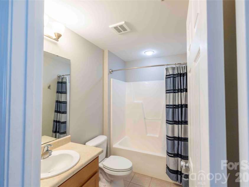 3953 Picasso Court, Charlotte, NC 28205.  MLS# CAR4321079, YatesRealty ID 15323. Main level bathroom