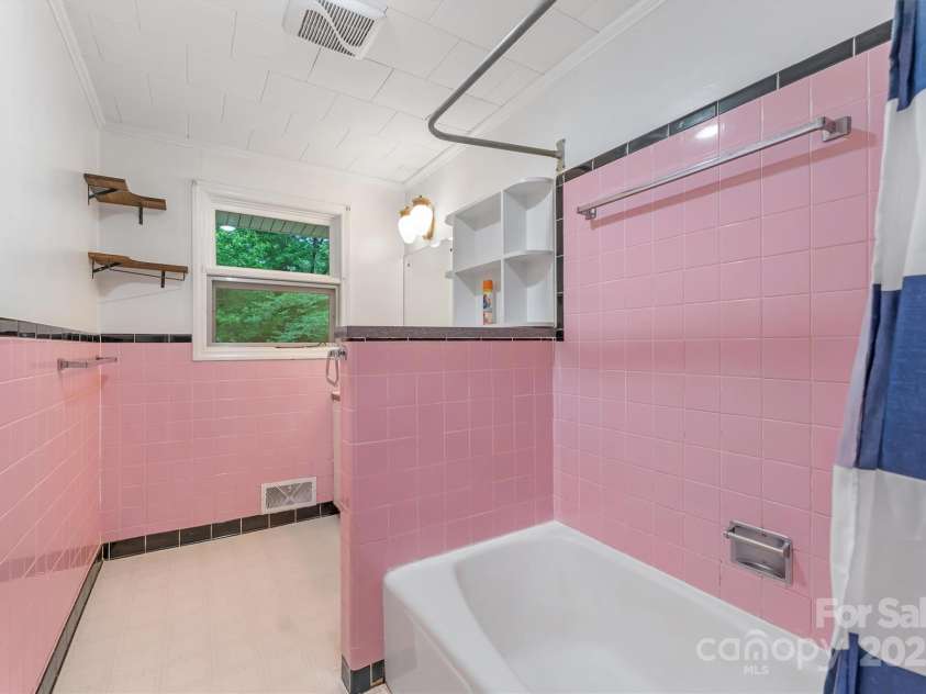 1713 Wildwood Drive, Albemarle, NC 28001.  MLS# CAR4251652, YatesRealty ID 15324. 