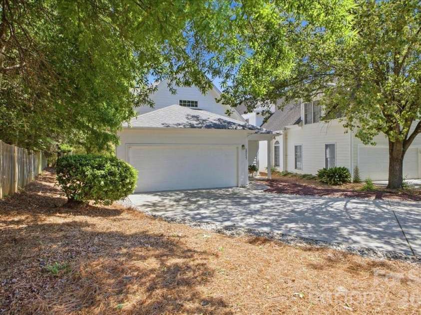 20237 Harroway Drive, Cornelius, NC 28031.  MLS# CAR4371498, YatesRealty ID 15325. 