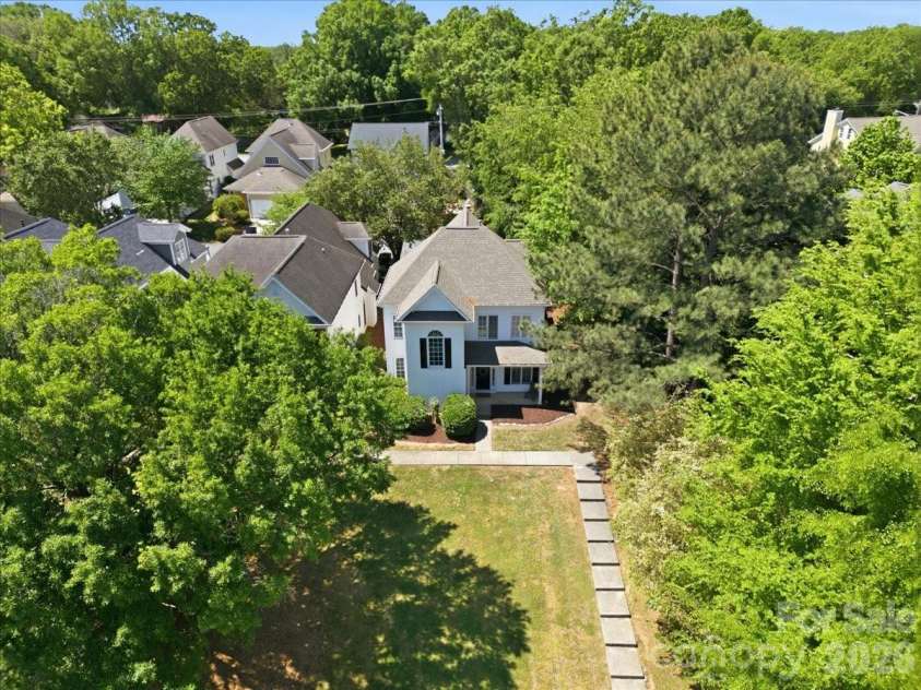 20237 Harroway Drive, Cornelius, NC 28031.  MLS# CAR4371498, YatesRealty ID 15325. 