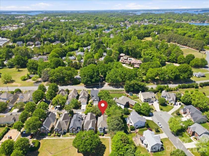 20237 Harroway Drive, Cornelius, NC 28031.  MLS# CAR4371498, YatesRealty ID 15325. 