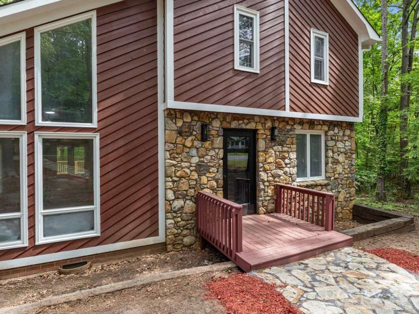 2701 Wimbledon Drive, Gastonia, NC 28056.  MLS# CAR4250398, YatesRealty ID 15326. 