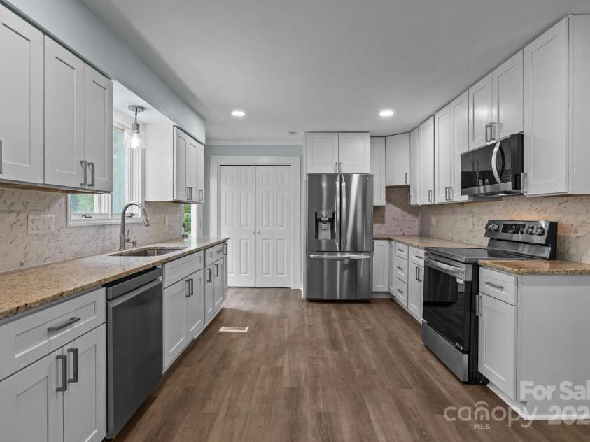 2701 Wimbledon Drive, Gastonia, NC 28056.  MLS# CAR4250398, YatesRealty ID 15326. 