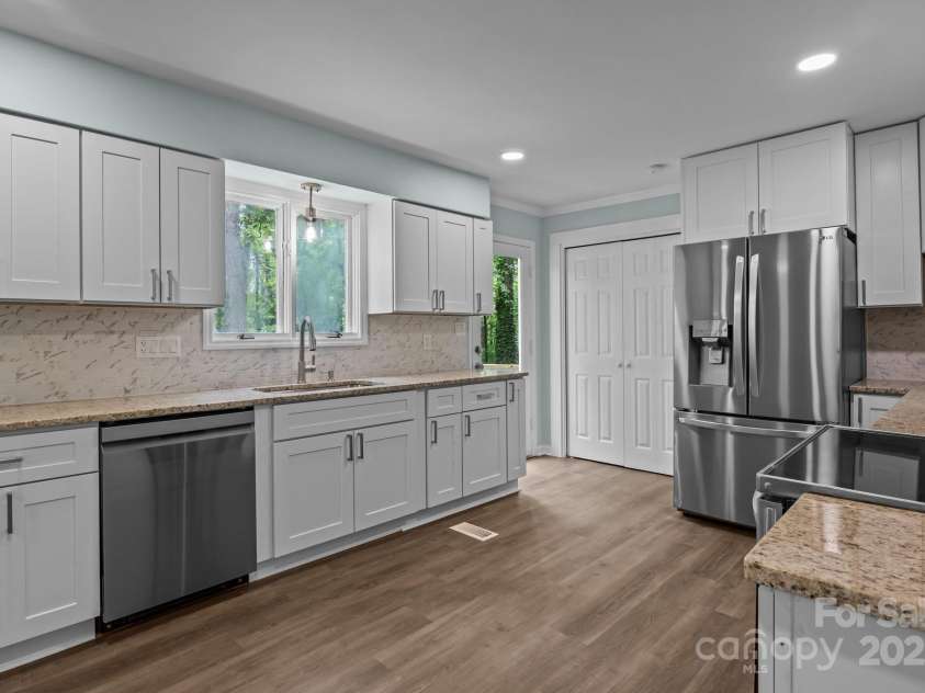 2701 Wimbledon Drive, Gastonia, NC 28056.  MLS# CAR4250398, YatesRealty ID 15326. 