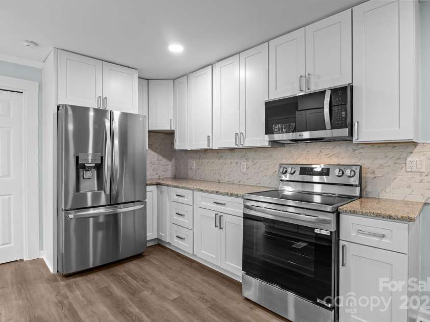 2701 Wimbledon Drive, Gastonia, NC 28056.  MLS# CAR4250398, YatesRealty ID 15326. 