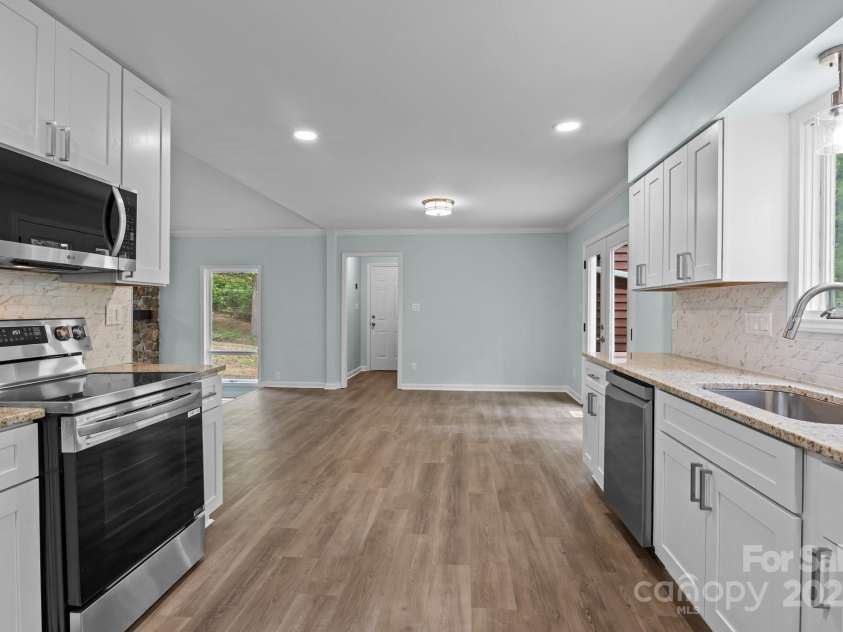 2701 Wimbledon Drive, Gastonia, NC 28056.  MLS# CAR4250398, YatesRealty ID 15326. 