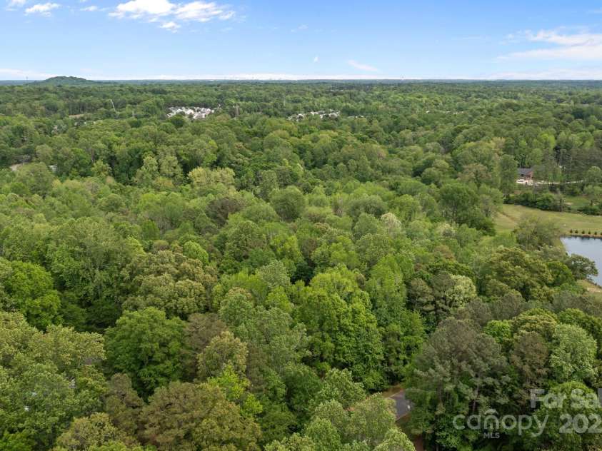 2701 Wimbledon Drive, Gastonia, NC 28056.  MLS# CAR4250398, YatesRealty ID 15326. 