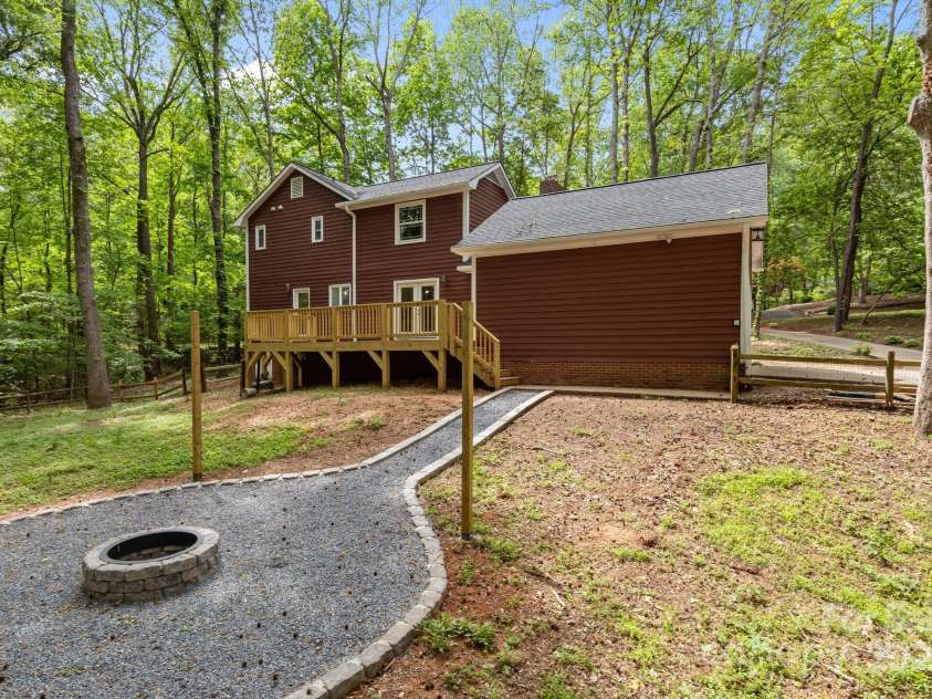 2701 Wimbledon Drive, Gastonia, NC 28056.  MLS# CAR4250398, YatesRealty ID 15326. 