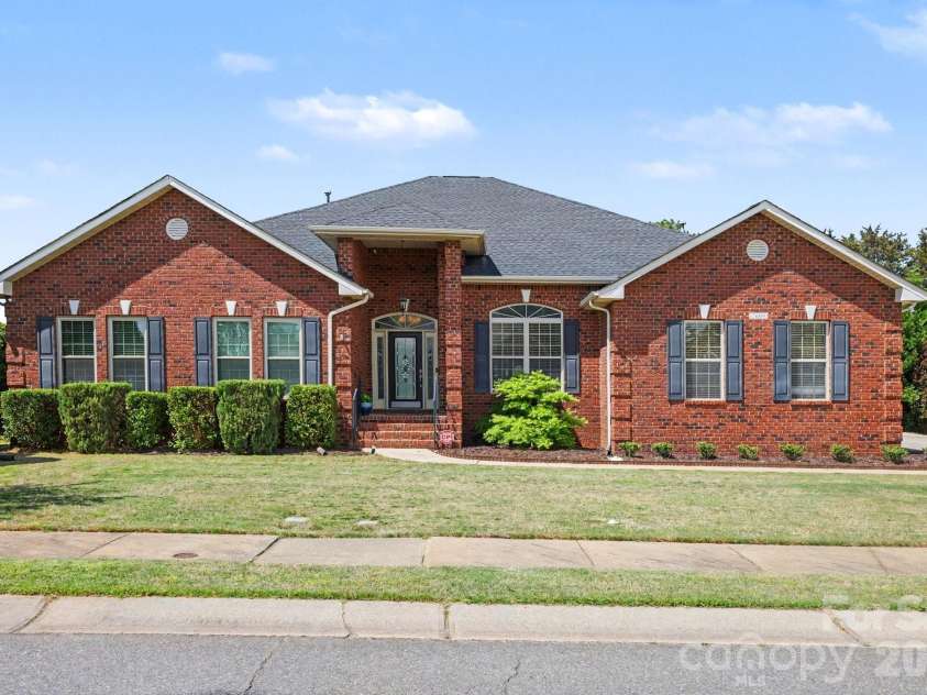 2609 Park Ridge Boulevard, Rock Hill, SC 29732.  MLS# CAR4369392, YatesRealty ID 15327. 