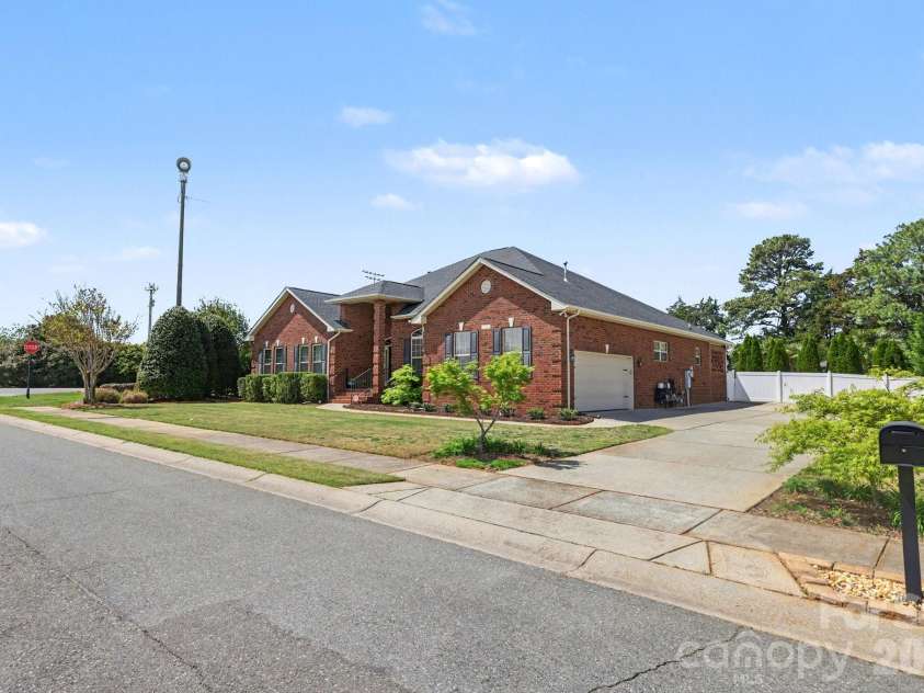 2609 Park Ridge Boulevard, Rock Hill, SC 29732.  MLS# CAR4369392, YatesRealty ID 15327. 