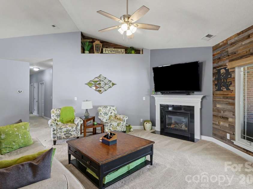 2609 Park Ridge Boulevard, Rock Hill, SC 29732.  MLS# CAR4369392, YatesRealty ID 15327. 