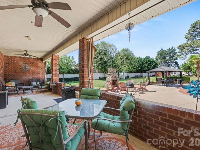 2609 Park Ridge Boulevard, Rock Hill, SC 29732.  MLS# CAR4369392, YatesRealty ID 15327. 