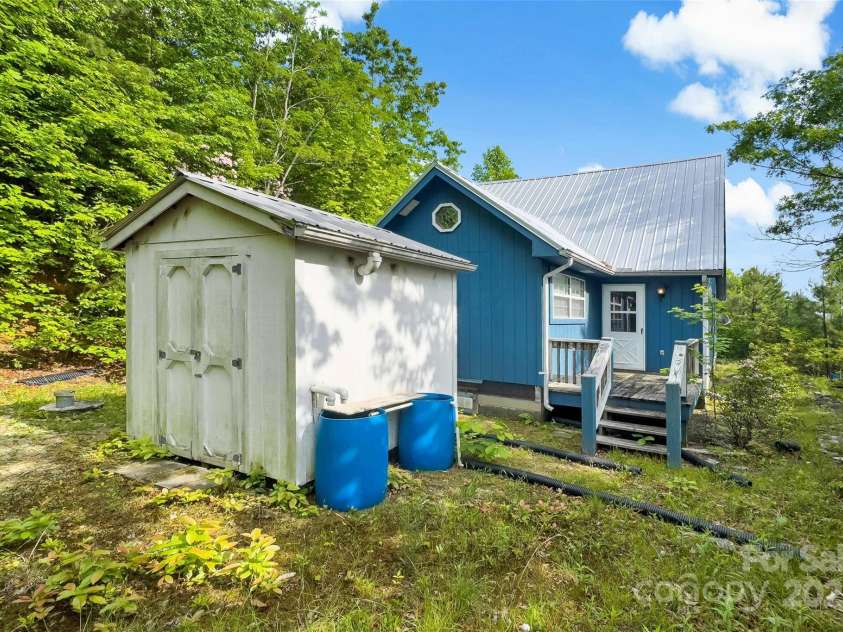 42 Parkway Drive, Marion, NC 28752.  MLS# CAR4260169, YatesRealty ID 15328. 