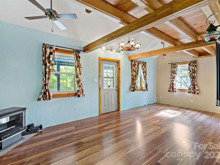 42 Parkway Drive, Marion, NC 28752.  MLS# CAR4260169, YatesRealty ID 15328. 