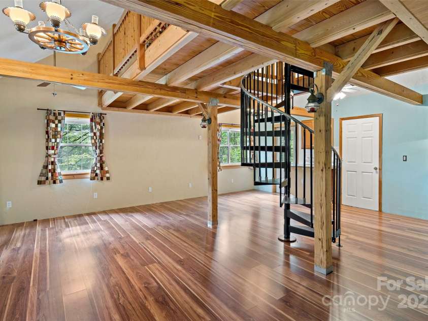 42 Parkway Drive, Marion, NC 28752.  MLS# CAR4260169, YatesRealty ID 15328. 