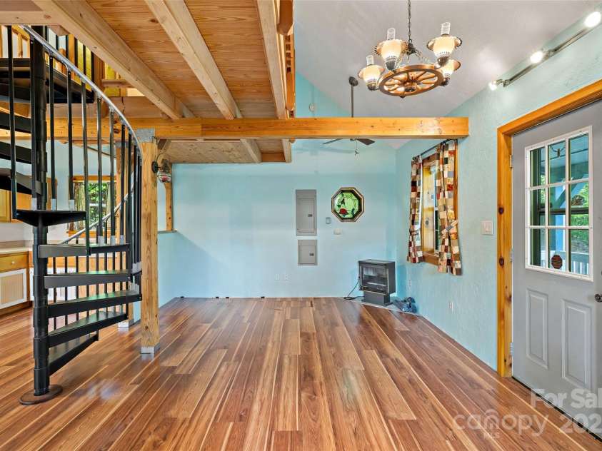 42 Parkway Drive, Marion, NC 28752.  MLS# CAR4260169, YatesRealty ID 15328. 