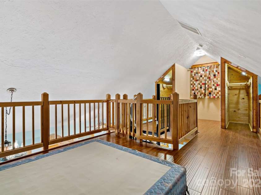 42 Parkway Drive, Marion, NC 28752.  MLS# CAR4260169, YatesRealty ID 15328. 