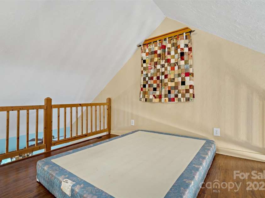 42 Parkway Drive, Marion, NC 28752.  MLS# CAR4260169, YatesRealty ID 15328. 