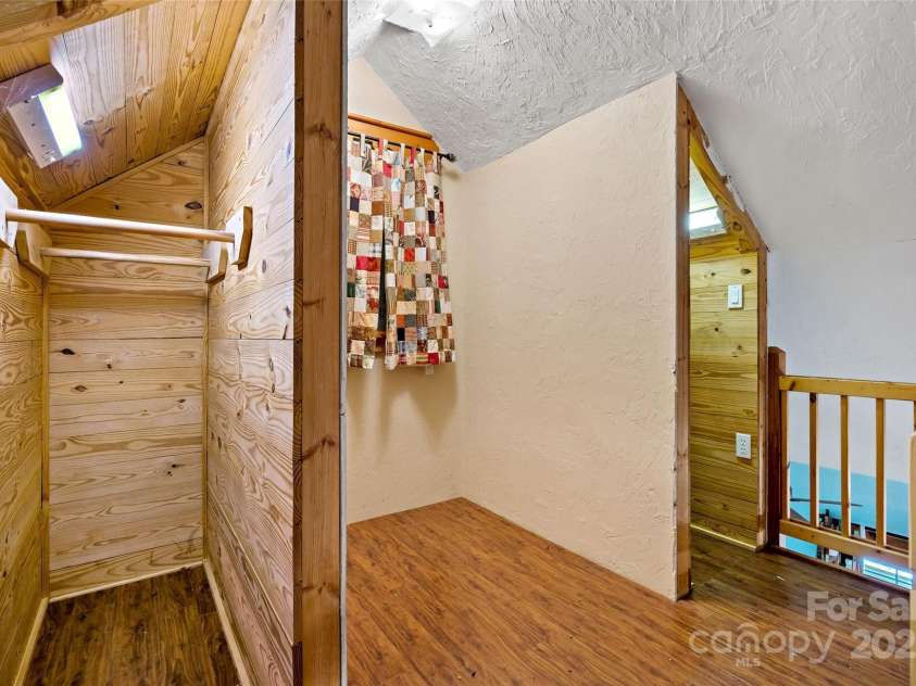 42 Parkway Drive, Marion, NC 28752.  MLS# CAR4260169, YatesRealty ID 15328. 