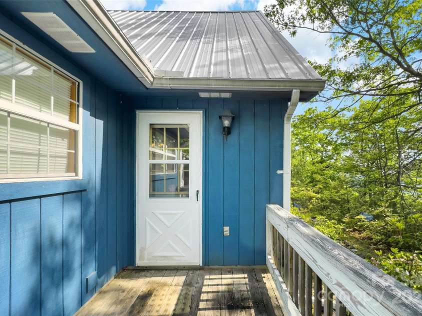 42 Parkway Drive, Marion, NC 28752.  MLS# CAR4260169, YatesRealty ID 15328. 