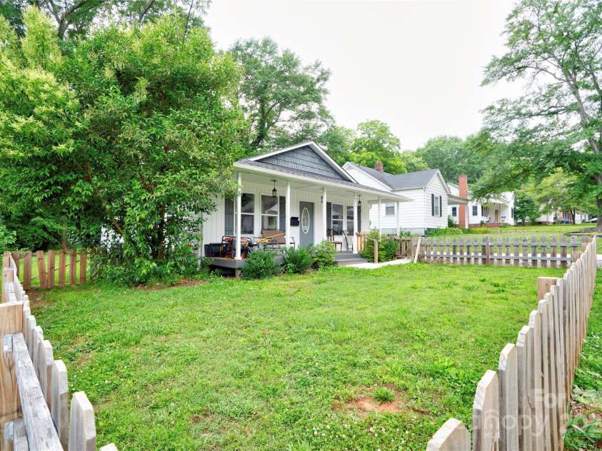 812 Kings Road, Shelby, NC 28150.  MLS# CAR4268034, YatesRealty ID 1533. Front Left