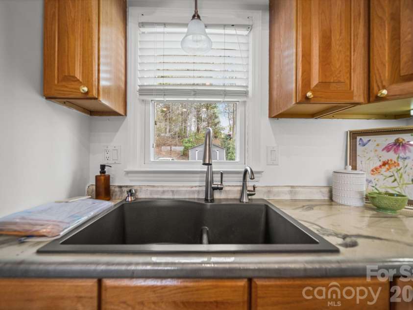 529 Catspaw Road, Statesville, NC 28677.  MLS# CAR4405524, YatesRealty ID 15330. 