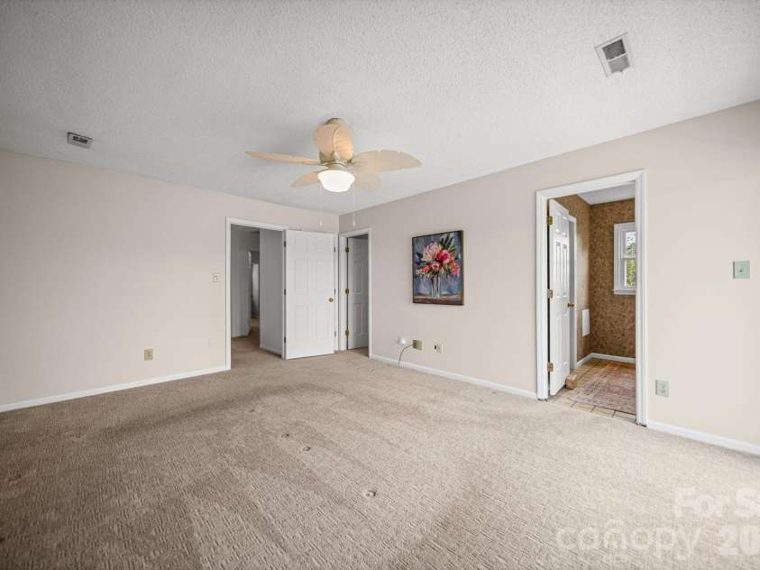 529 Catspaw Road, Statesville, NC 28677.  MLS# CAR4405524, YatesRealty ID 15330. 