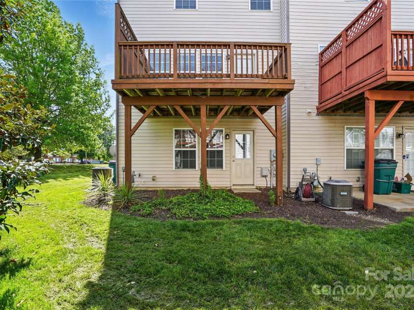 7753 Jackson Pond Drive, Charlotte, NC 28273.  MLS# CAR4247496, YatesRealty ID 15330. East facing Deck