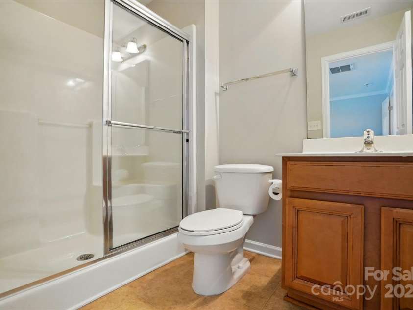 7753 Jackson Pond Drive, Charlotte, NC 28273.  MLS# CAR4247496, YatesRealty ID 15330. Ground Floor Full Bath