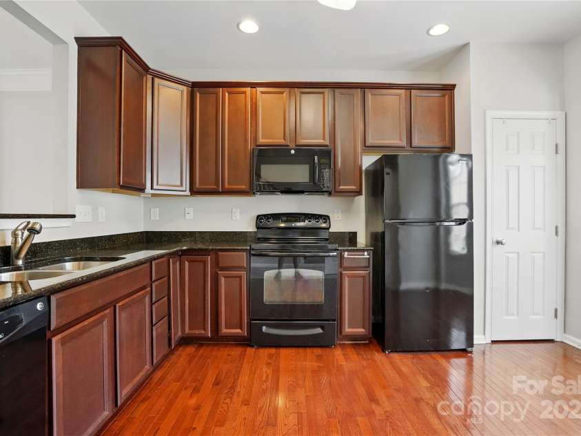 7753 Jackson Pond Drive, Charlotte, NC 28273.  MLS# CAR4247496, YatesRealty ID 15330. Kitchen
