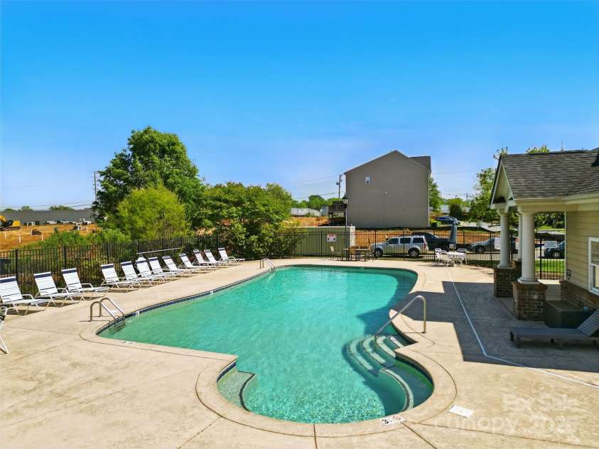 7753 Jackson Pond Drive, Charlotte, NC 28273.  MLS# CAR4247496, YatesRealty ID 15330. Neighborhood Pool