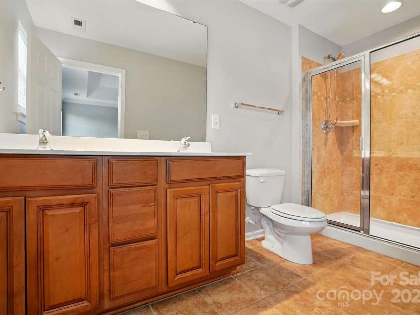 7753 Jackson Pond Drive, Charlotte, NC 28273.  MLS# CAR4247496, YatesRealty ID 15330. Primary Bath