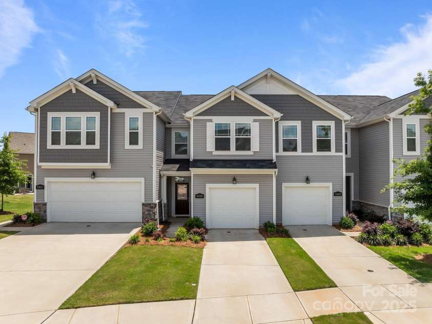 5625 Axil Lane, Charlotte, NC 28269.  MLS# CAR4258730, YatesRealty ID 15334. 
