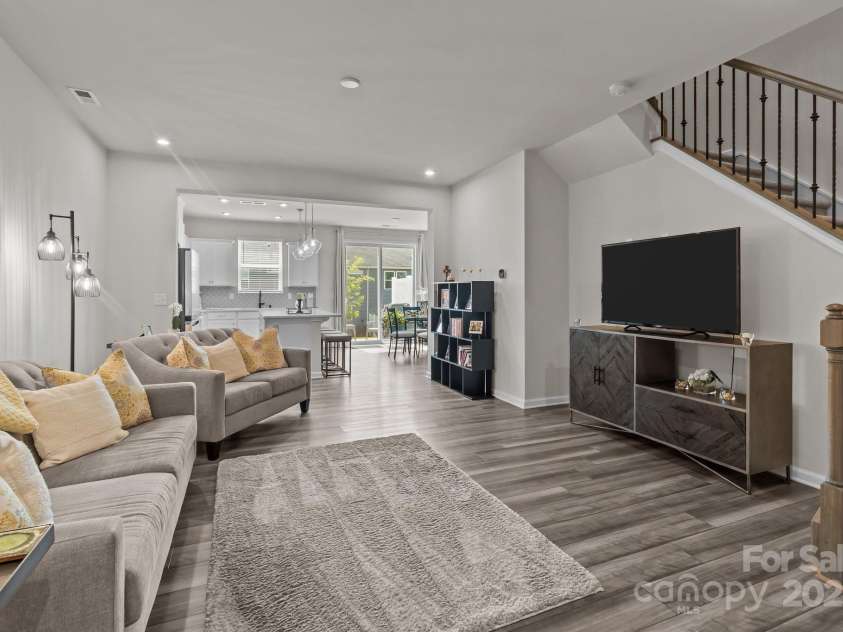 5625 Axil Lane, Charlotte, NC 28269.  MLS# CAR4258730, YatesRealty ID 15334. 