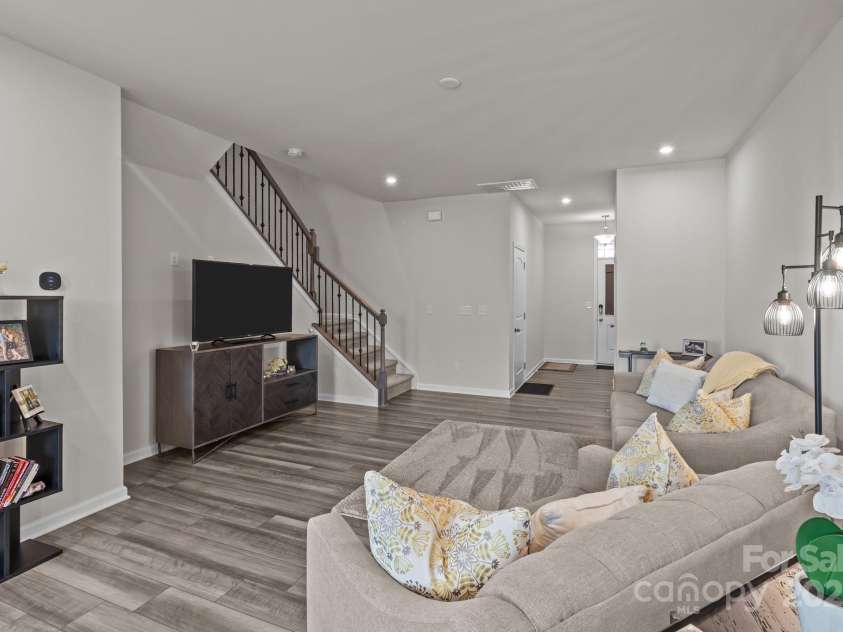 5625 Axil Lane, Charlotte, NC 28269.  MLS# CAR4258730, YatesRealty ID 15334. 