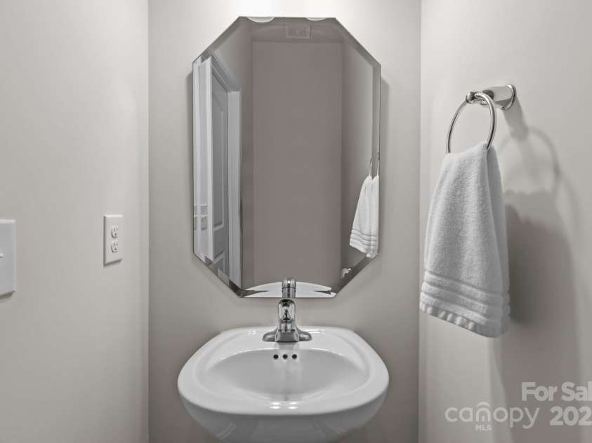 5625 Axil Lane, Charlotte, NC 28269.  MLS# CAR4258730, YatesRealty ID 15334. 