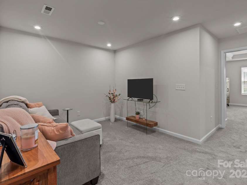 5625 Axil Lane, Charlotte, NC 28269.  MLS# CAR4258730, YatesRealty ID 15334. 