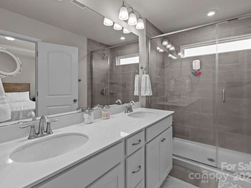 5625 Axil Lane, Charlotte, NC 28269.  MLS# CAR4258730, YatesRealty ID 15334. 