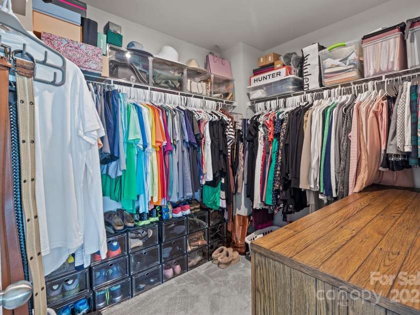 5625 Axil Lane, Charlotte, NC 28269.  MLS# CAR4258730, YatesRealty ID 15334. 