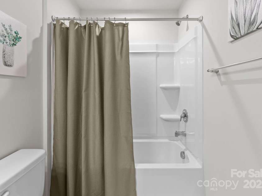 5625 Axil Lane, Charlotte, NC 28269.  MLS# CAR4258730, YatesRealty ID 15334. 