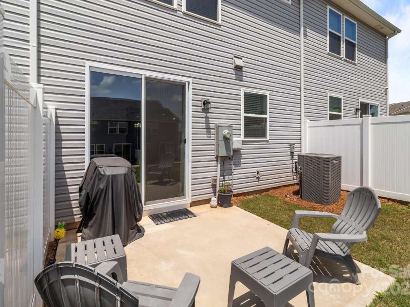 5625 Axil Lane, Charlotte, NC 28269.  MLS# CAR4258730, YatesRealty ID 15334. 