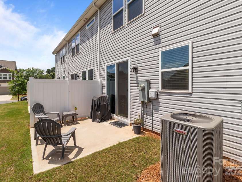 5625 Axil Lane, Charlotte, NC 28269.  MLS# CAR4258730, YatesRealty ID 15334. 