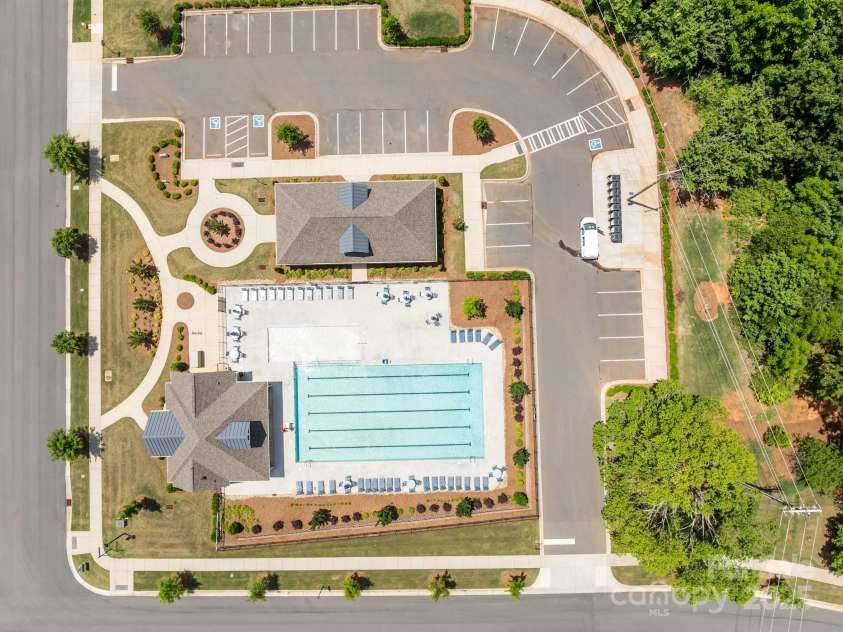 5625 Axil Lane, Charlotte, NC 28269.  MLS# CAR4258730, YatesRealty ID 15334. 