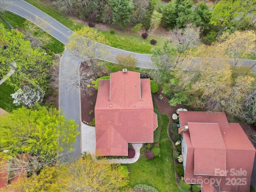28 Lacoste Drive, Hendersonville, NC 28739.  MLS# CAR4246856, YatesRealty ID 15335. 