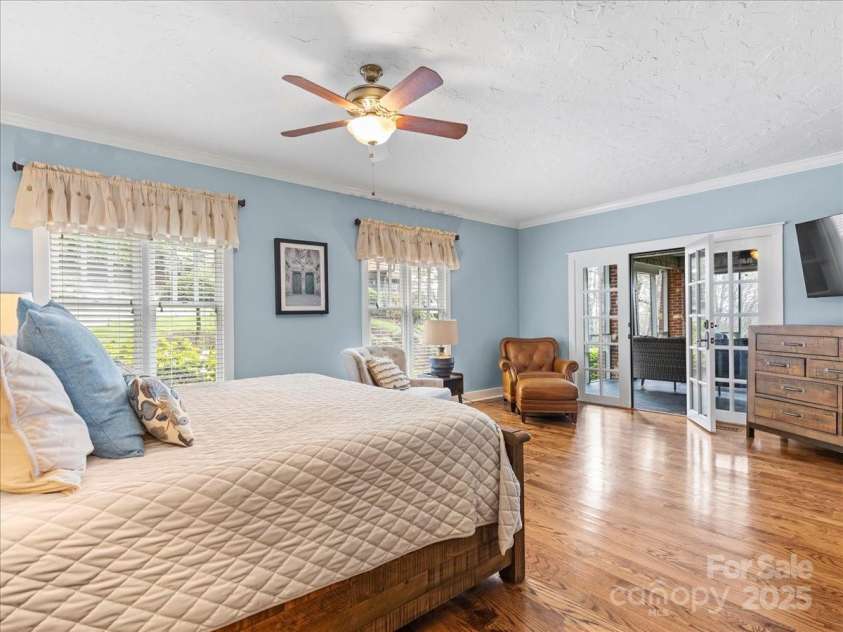 28 Lacoste Drive, Hendersonville, NC 28739.  MLS# CAR4246856, YatesRealty ID 15335. 