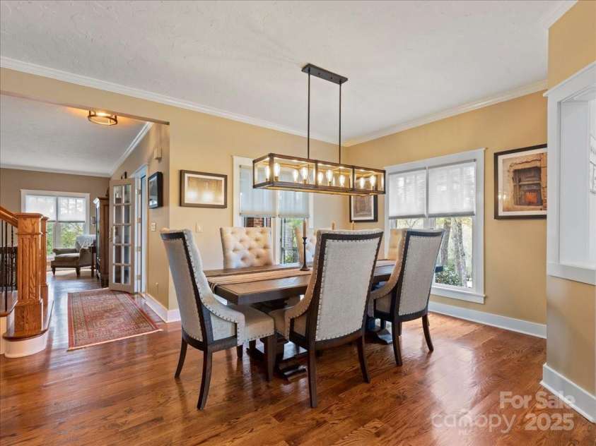 28 Lacoste Drive, Hendersonville, NC 28739.  MLS# CAR4246856, YatesRealty ID 15335. Lacoste Dining