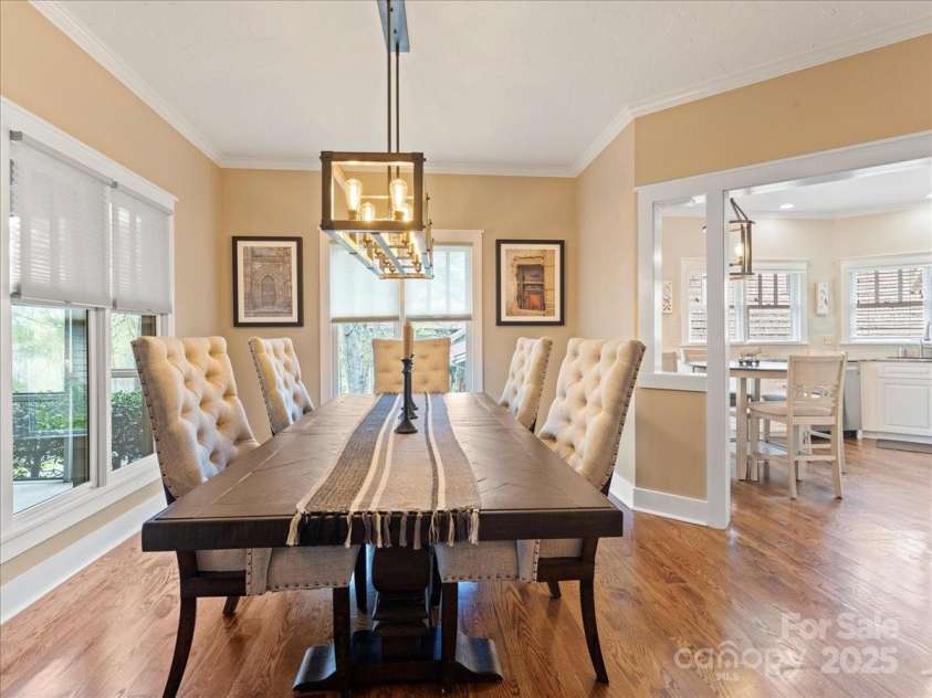 28 Lacoste Drive, Hendersonville, NC 28739.  MLS# CAR4246856, YatesRealty ID 15335. Lacoste Dining