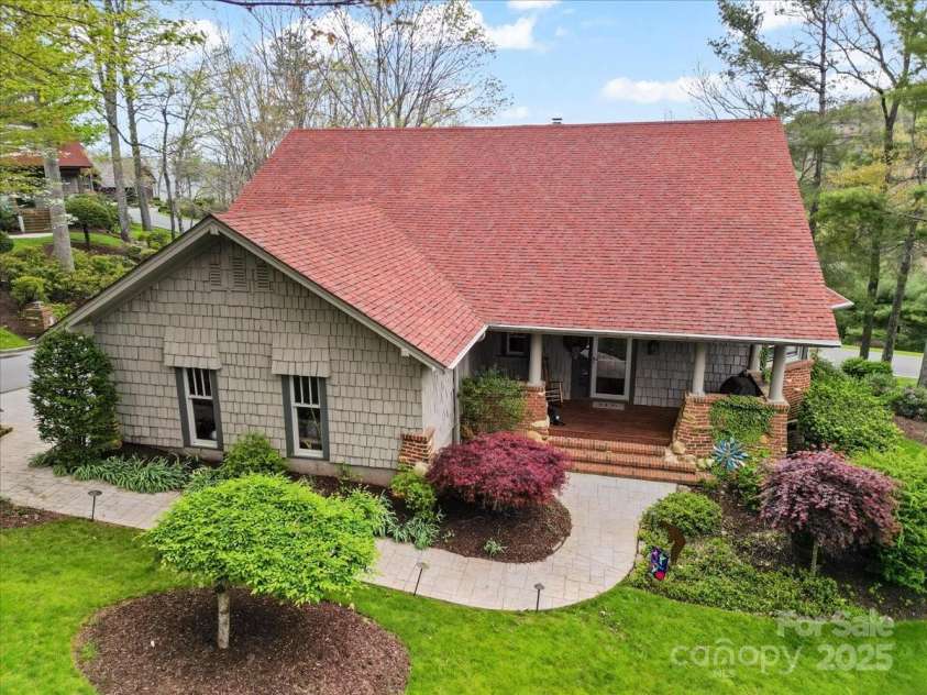28 Lacoste Drive, Hendersonville, NC 28739.  MLS# CAR4246856, YatesRealty ID 15335. Lacoste Front View