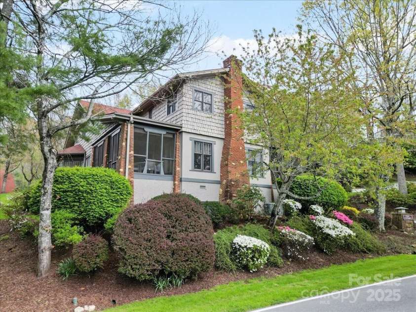 28 Lacoste Drive, Hendersonville, NC 28739.  MLS# CAR4246856, YatesRealty ID 15335. Lacoste Side View