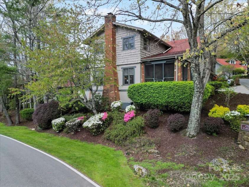 28 Lacoste Drive, Hendersonville, NC 28739.  MLS# CAR4246856, YatesRealty ID 15335. Lacoste View
